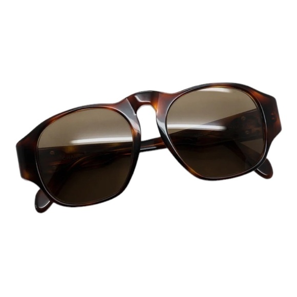 90’s Vintage Chanel Sunglasses - Picture 5 of 11